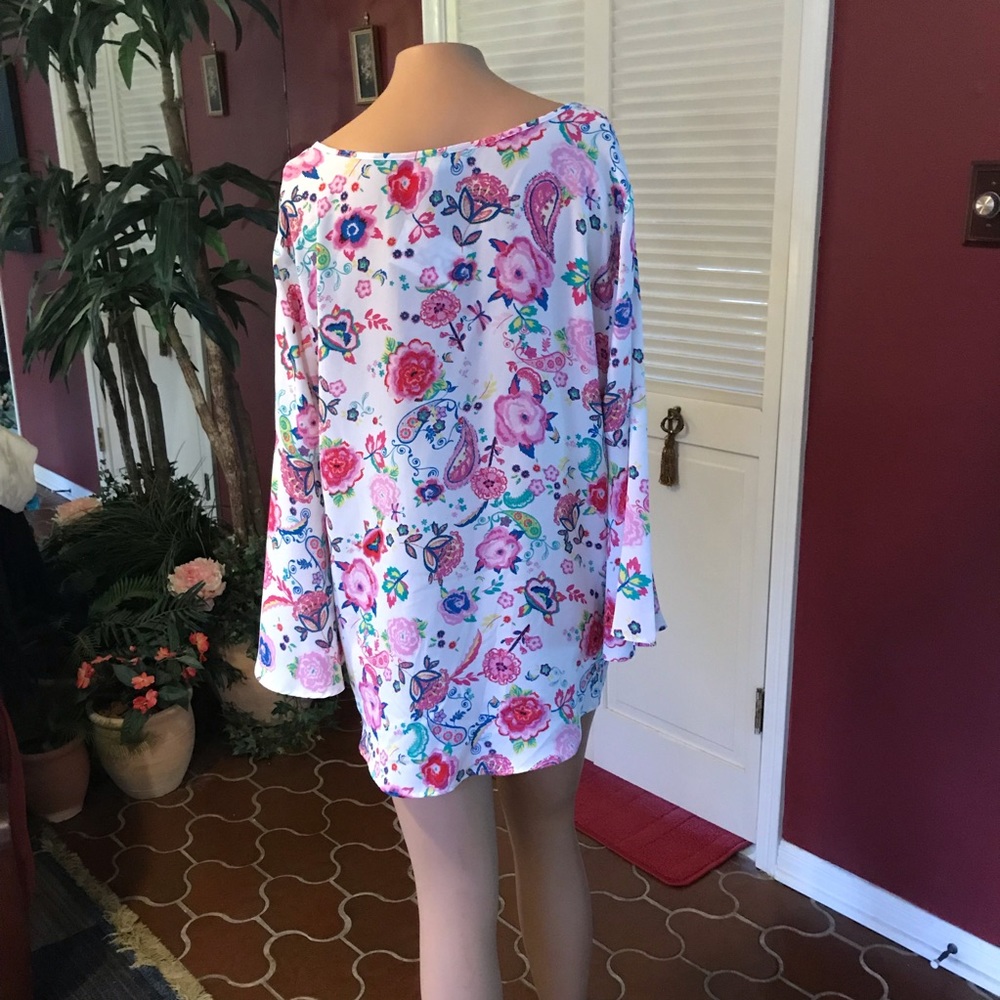 NWT Beautiful Blouse - Picture 3 of 3